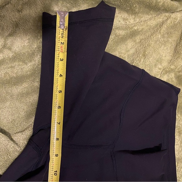 Lululemon biker shorts REVEL, size 6 - Picture 6 of 6